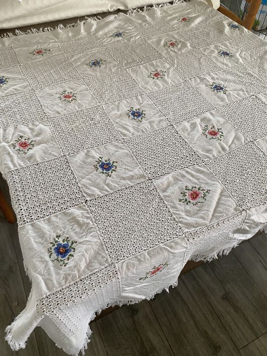 Toalha de mesa com ponto cruz 125*125