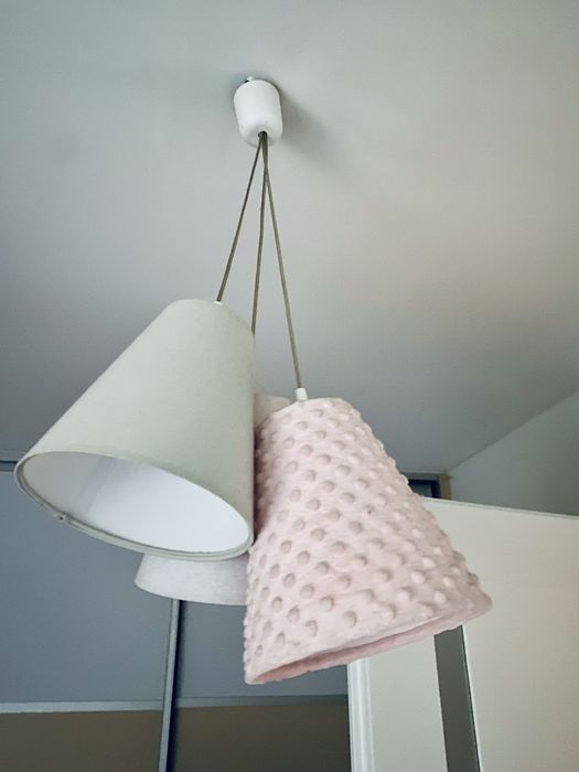 Sprzedam lampa sufitowa potrojna rozowo szara