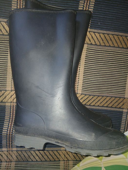 Продам резиновые сапоги р-р 39