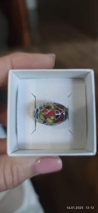 Duży kolorowy pierścień