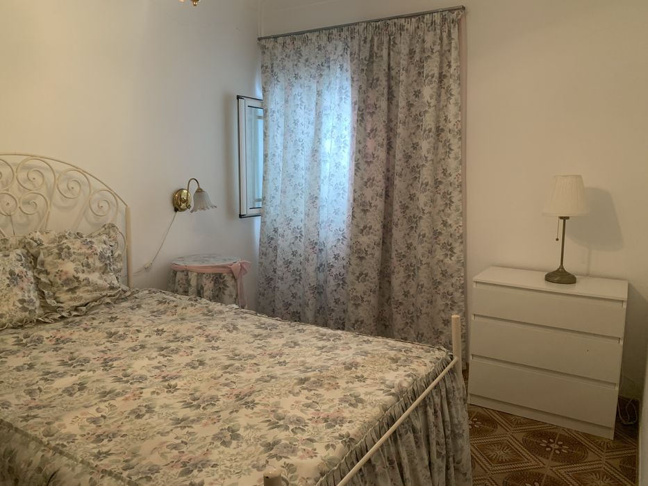 Alugo quartos a professores