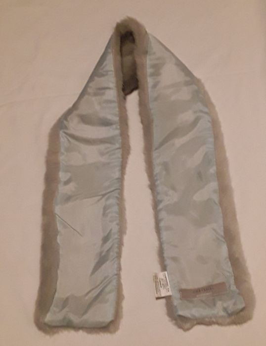 Gola ou Estola em pêlo sintético cinza da Cortefiel