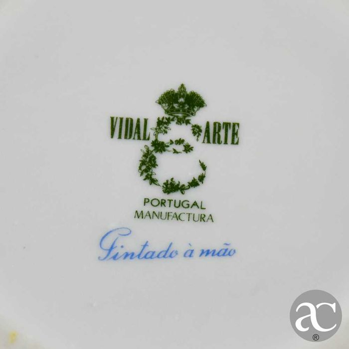 Cremeira grande com tampa em Porcelana Vidal Arte, pintada à mão