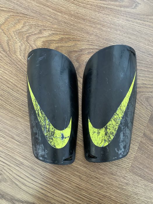 Nagolenniki piłkarskie Nike