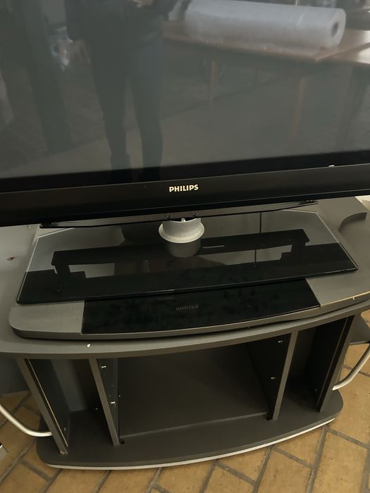 Philips duzy telwwizor ze stolikiem uzywany