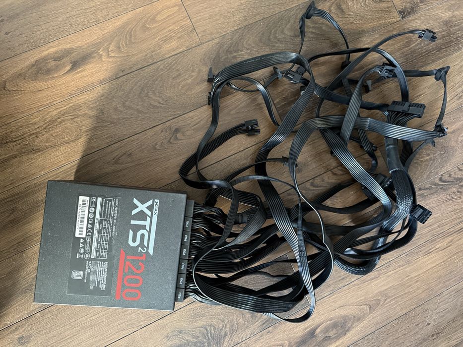 XFX Black Edition XTS2 1200W Full Modular (80+ Platinum)