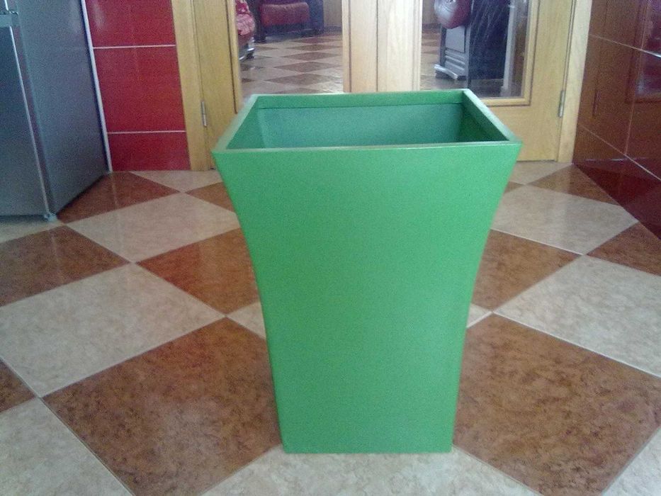 Vaso verde efeito relva molhada como novo
