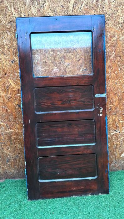 Porta antiga com vidro fixo em madeira maciça sem ferragens