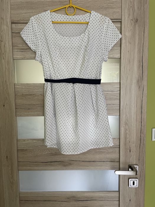 Biała bluzka ciążowa z paskiem