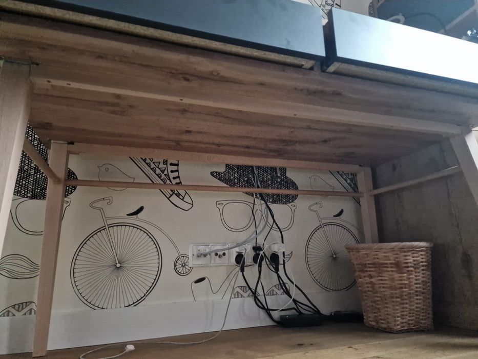 Biurko 130x65x78cm z szufladami