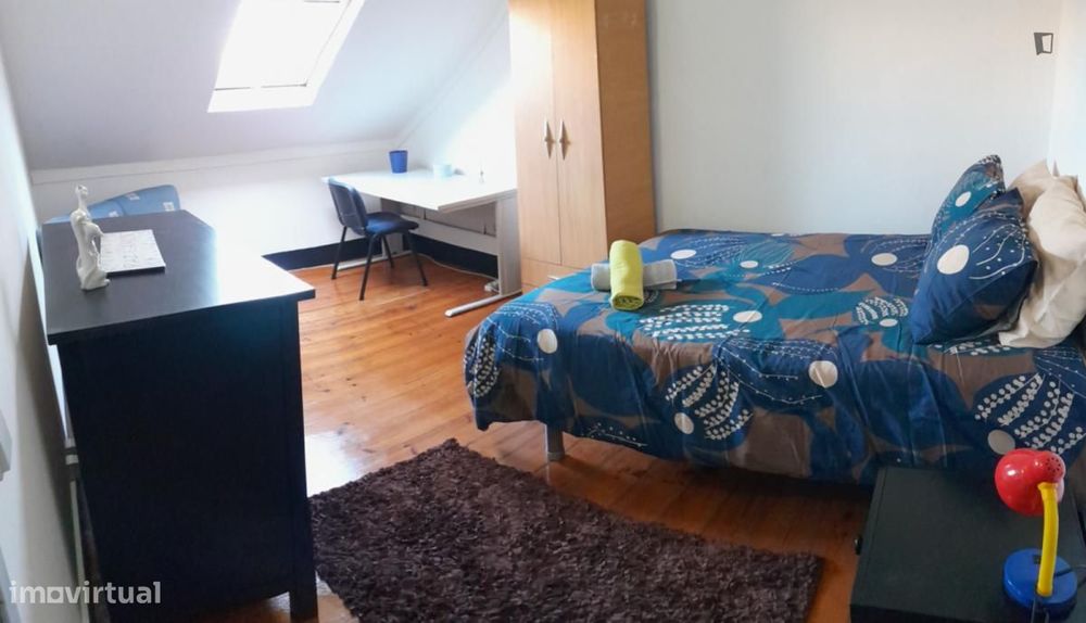 Quarto - localizado em Baixa de Santa Clara Coimbra