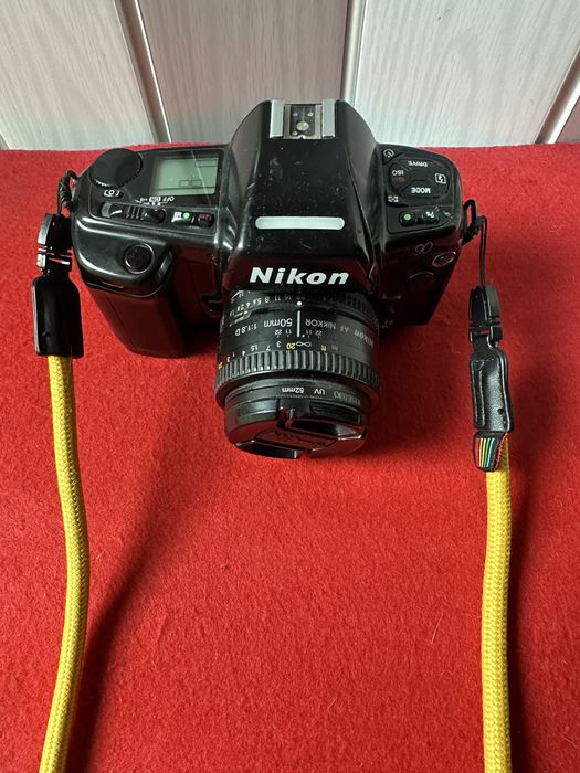 Фотоапарат Nikon F90, механічний, плівковий, корпус злегка потертий, корпус має косметичні пошкодження, які не впливають на чкість фото.