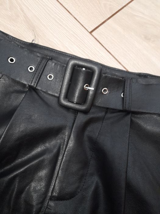 Шорти з еко -шкіри