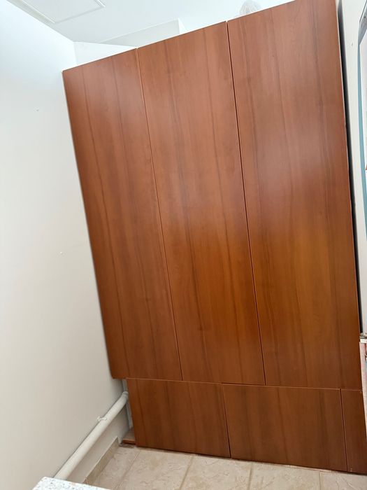 Szafa z półkami pojemna