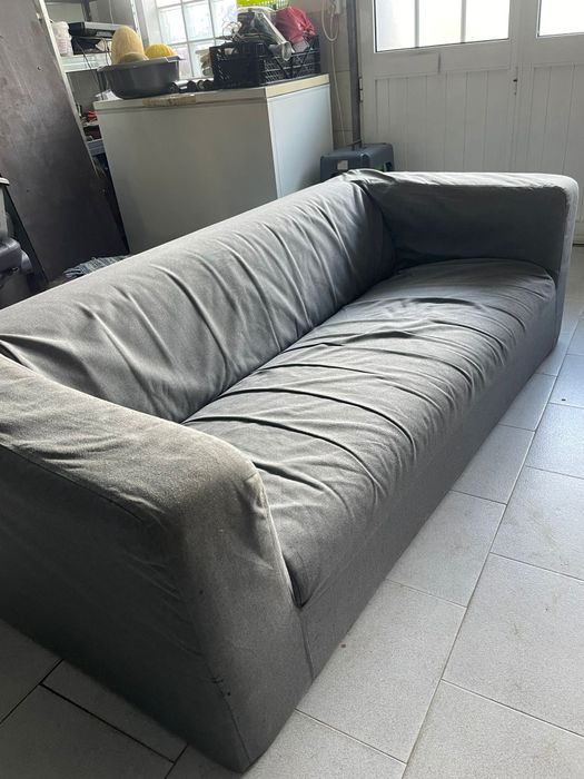 Sofá cinzento usado