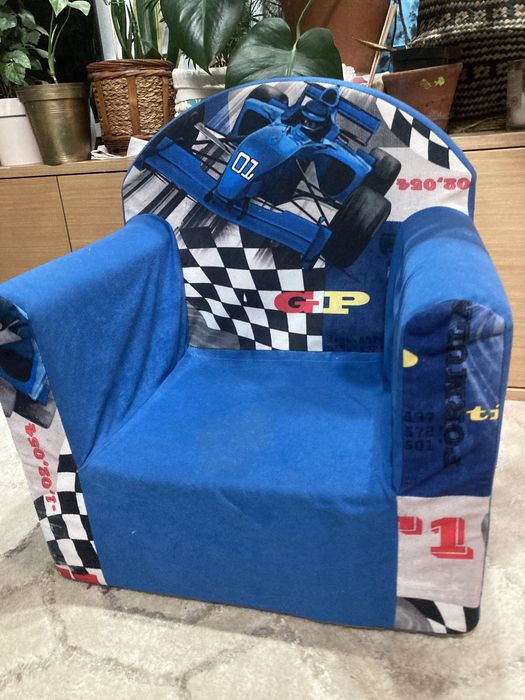 Fotel z pianki dla dziecka