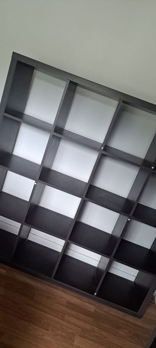 2 estantes quadradas em wengue