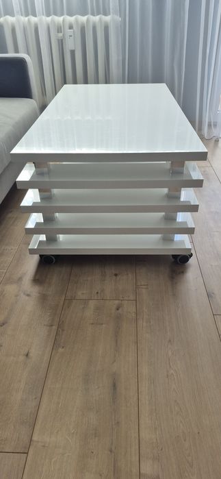 Nowoczesny stolik biały