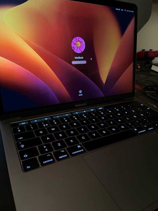 Macbook Pro 13" z Touchbar