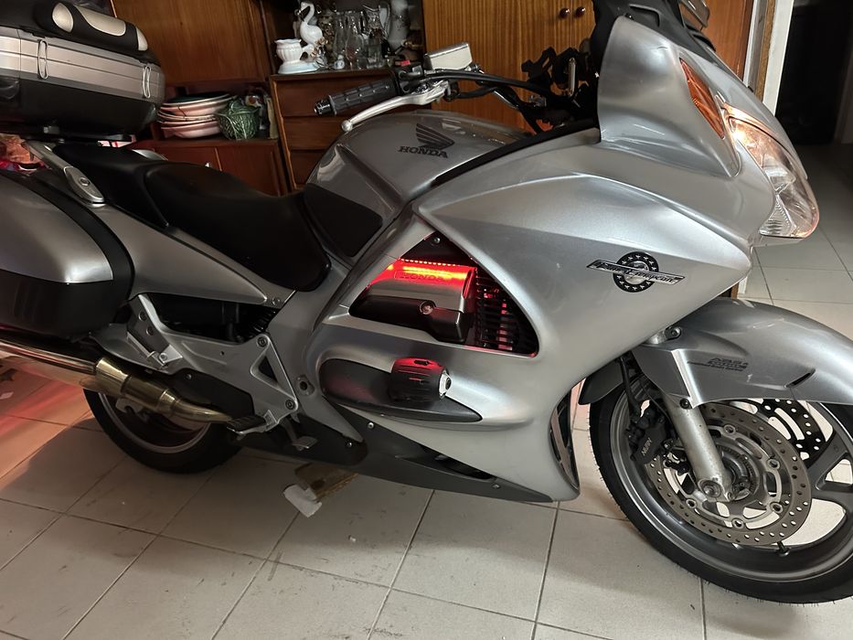 Mota Honda Pan European ST1300 com radio e colunas