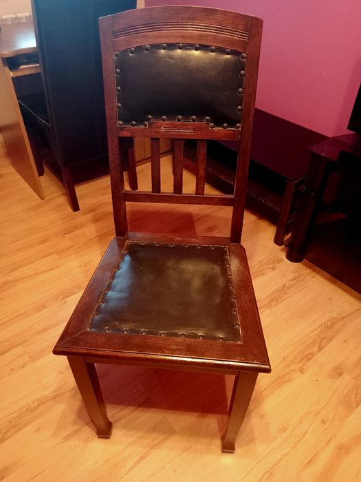 Krzesło czasy PRL ze skórzanym siedziskiem