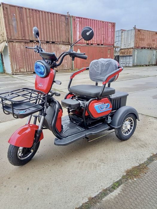 Електроскутер трицикл JOY трьох місний