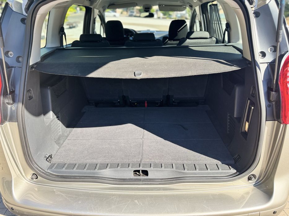 Peugeot 5008 2011
