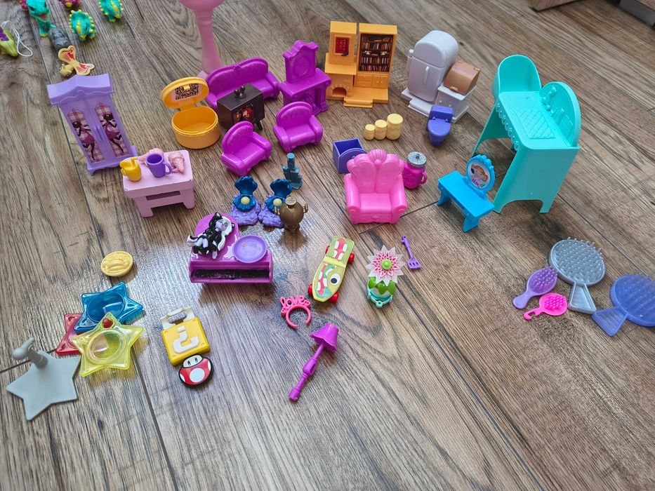 Figurki Kinder dinozaury mebelki dla lalek itp