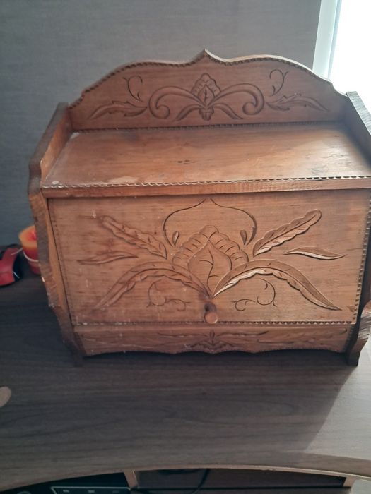 Хлібниця зроблена з дерева ручна робота