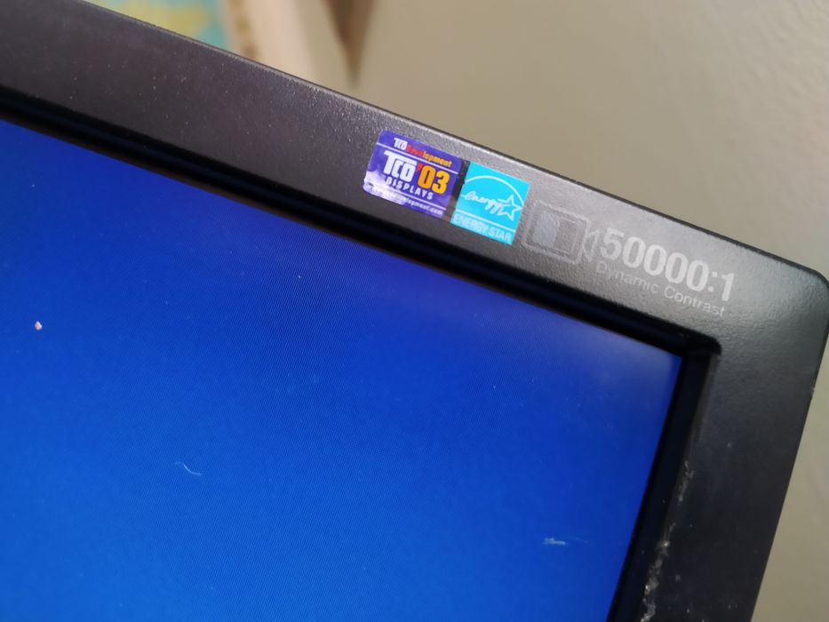 Monitor Samsung rotativo de 24 polegadas425284535604357123