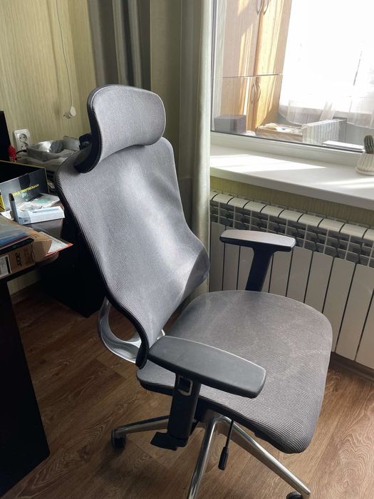 Продам офісне/ігрове крісло, український виробник