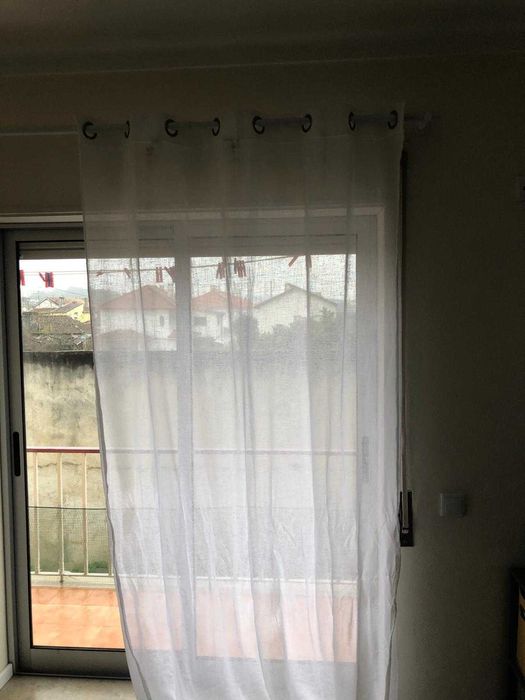Cortinados disponível em várias cores