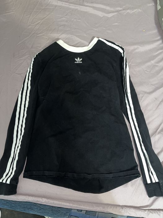 чорний лонгслів Adidas
