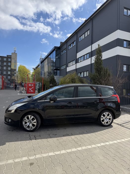 Продаж авто Peugeot 5008