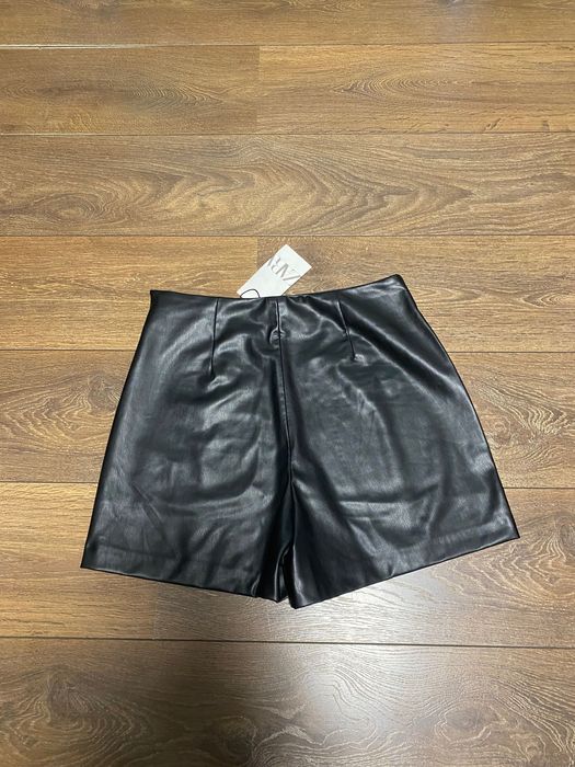 Шорти зі штучної шкіри від Zara