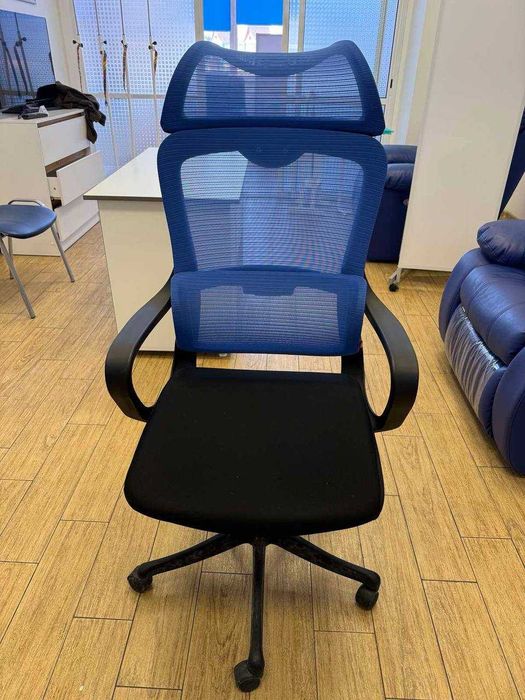 Крісло офісне Аклас Доріан BL TILT. Стан нового (3шт), м. Шулявська