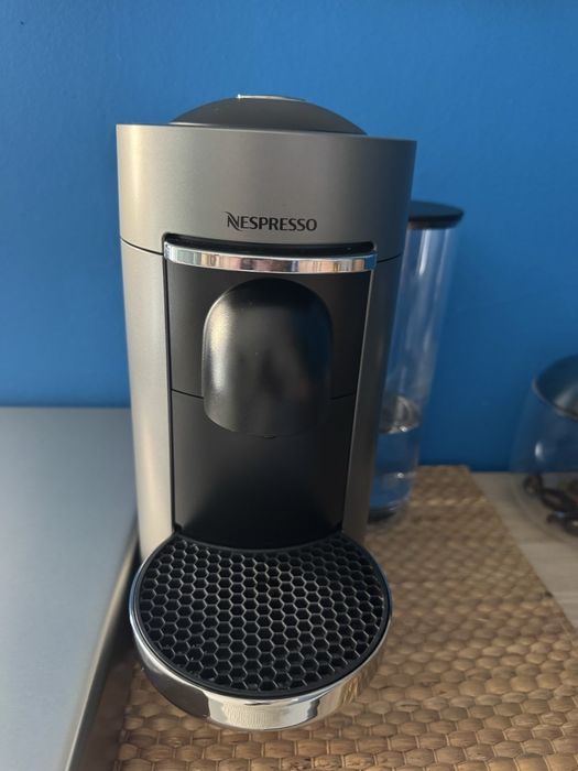 Vertuo Plus Deluxe Titan c garantia