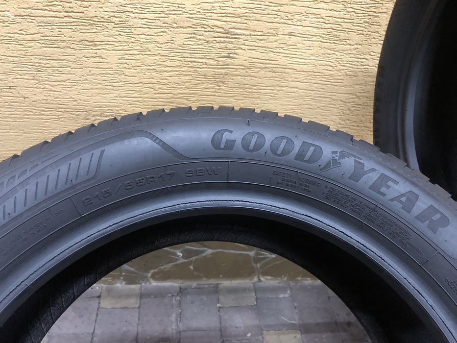 Всесезонні шини 215/55 R17 (98W) GOODYEAR