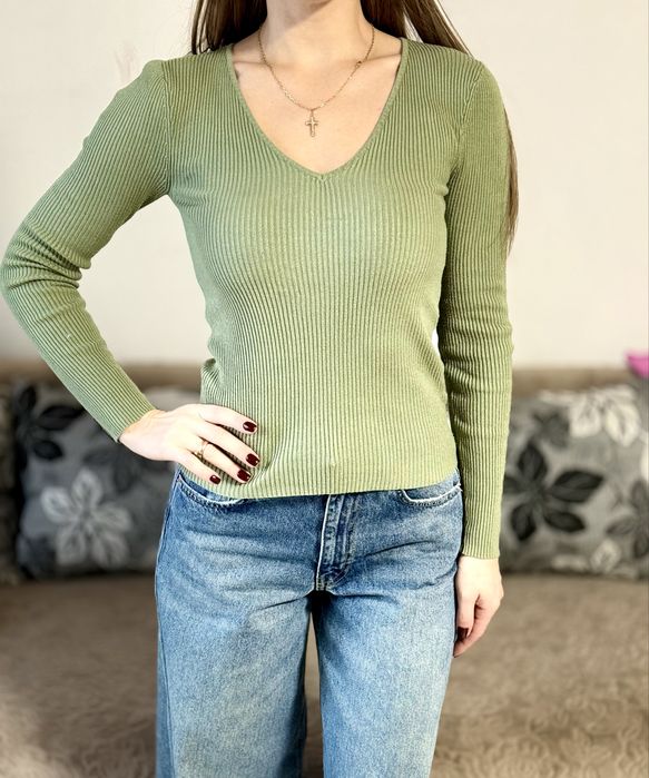 Кофта в рубчік з v- вирізом