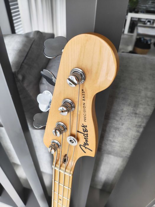 Fender standard Precision bass