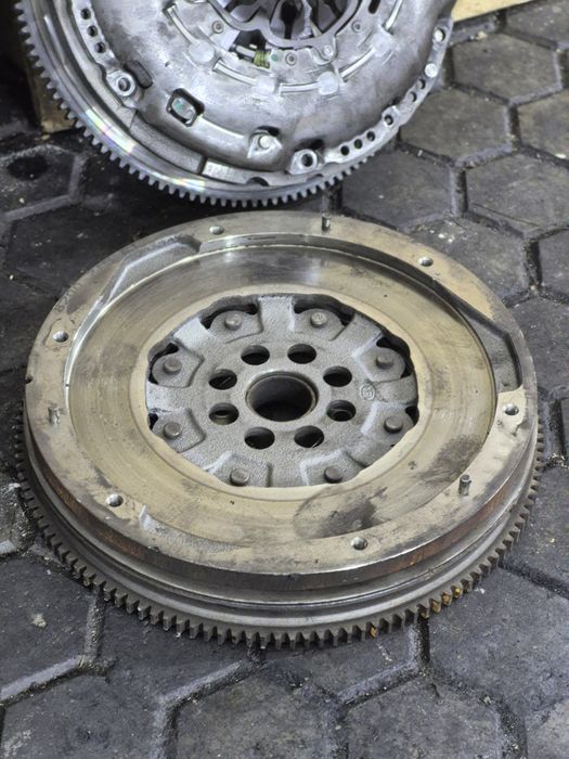 Зчеплення 2.0 Laguna Espace Qashqai X-trail Megane Trafic Маховик