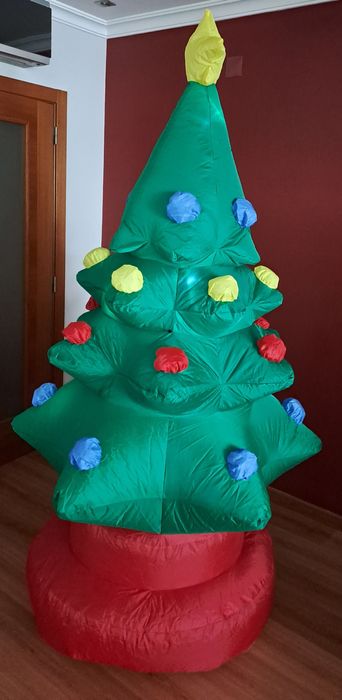 Árvore de Natal insuflável com luzes