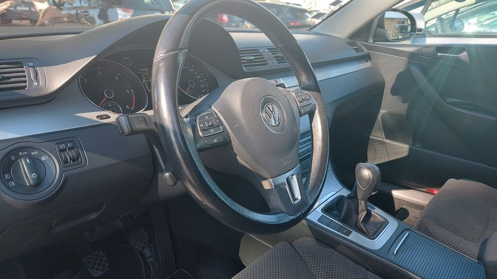 Carrinha Preta VW Passat TDI Bluemotion (1600)