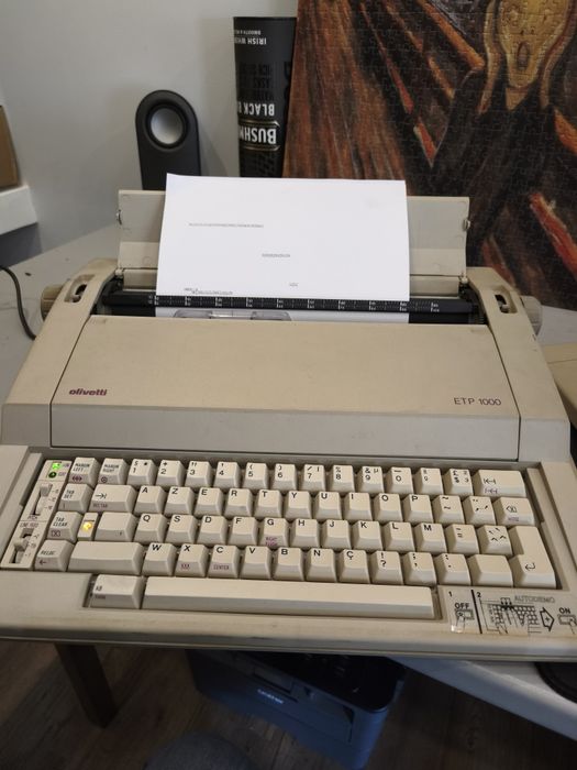 Máquina de escrever eléctrica - Olivetti ETP 1000