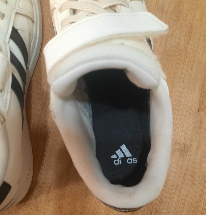 Tenis Adidas tamanho 35