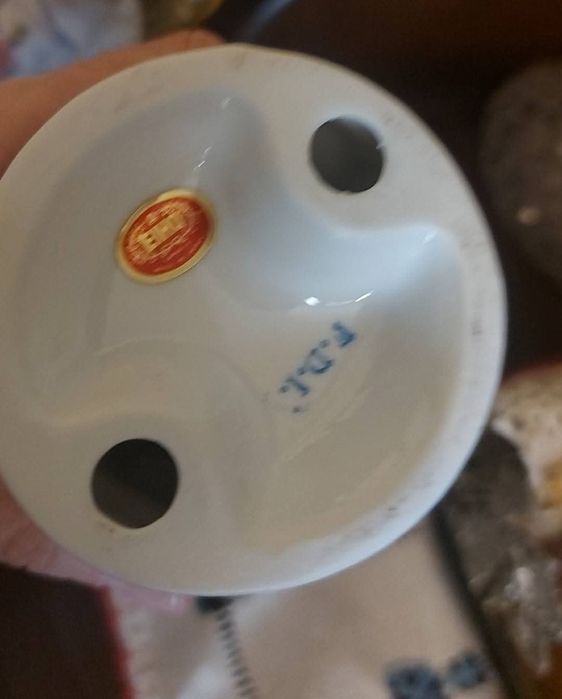 Par de figuras romanticas em porcelana europeia
80 €