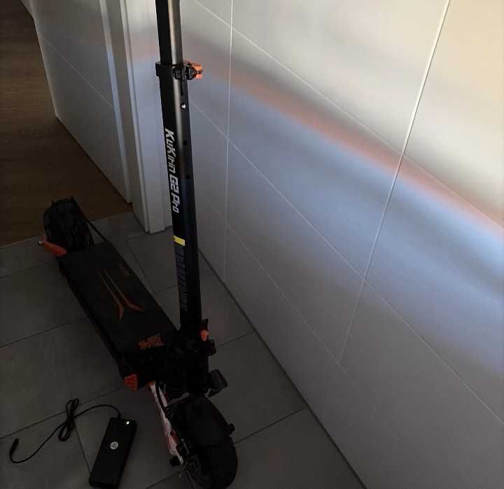 Trotinete elétrica dobrável Kukirin G2 Pro, preto/laranja, com visor
