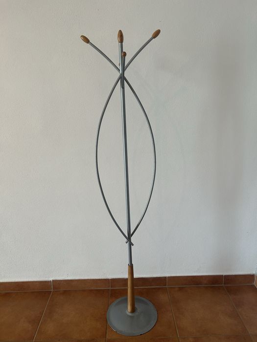 Bengaleiro e Mesa de apoio de madeira