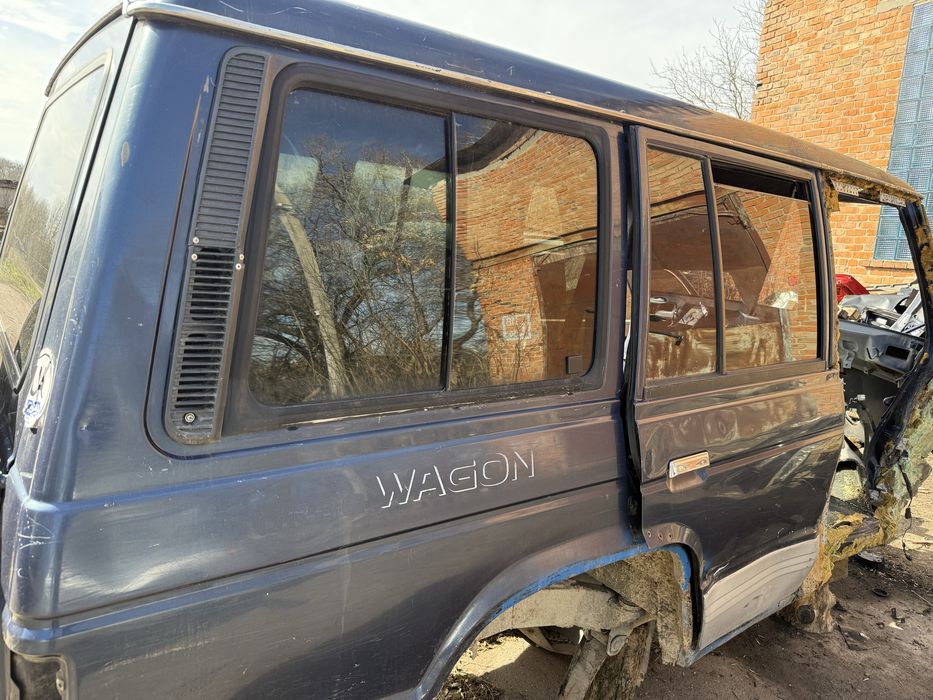 скло роздвижне праве Hyndai Galloper а також ліве