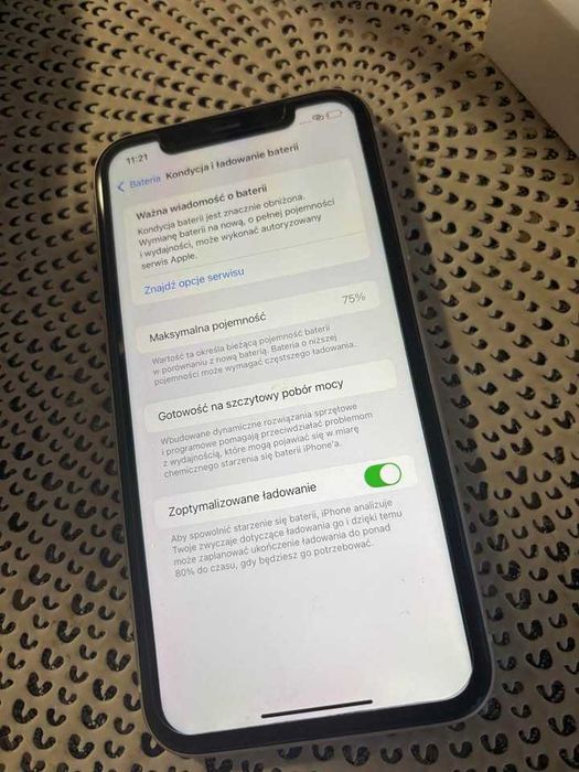 Apple iPhone 11 - biały - 75%